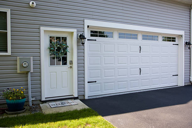 24/7 Emergency Garage Door Panel Replacement experts in Newport, DE